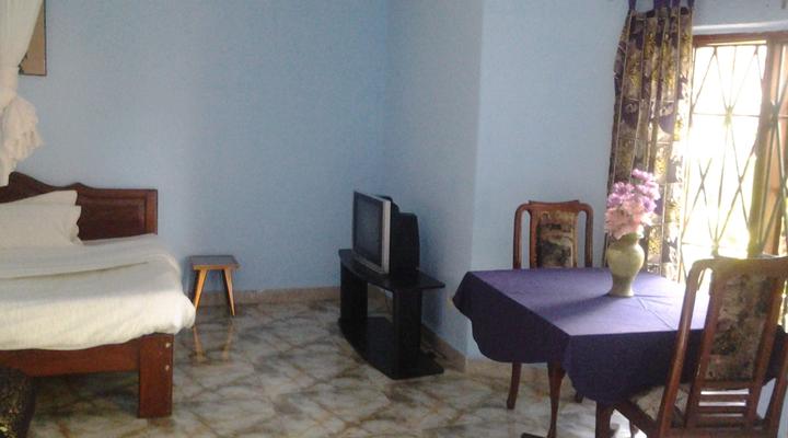 Bwindi Inn & Chalet Village