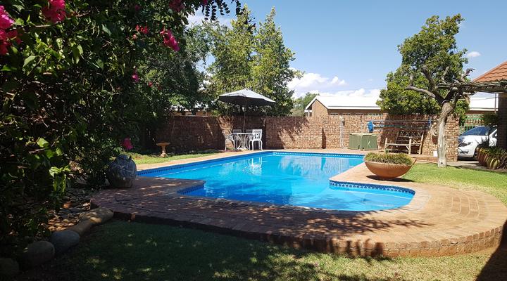 Bateleur Guest House