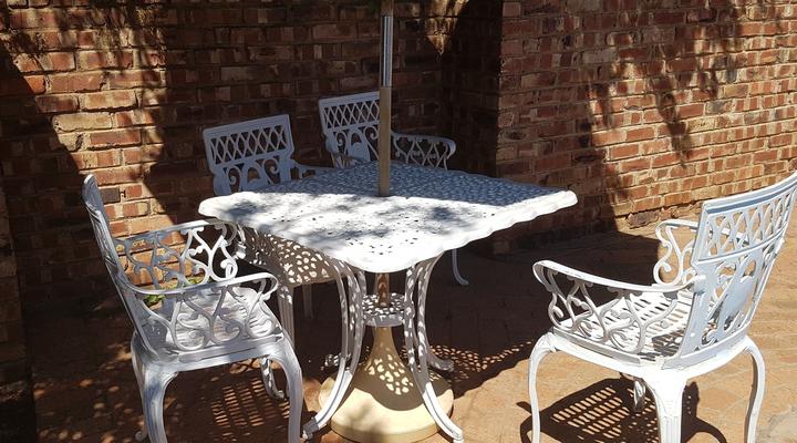 Bateleur Guest House