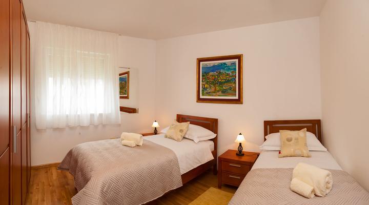 Apartment Maja 5+2, Dugi Rat