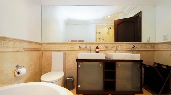 MG 103, Ballito Manor