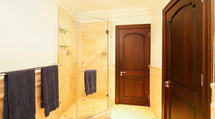 MG 103, Ballito Manor