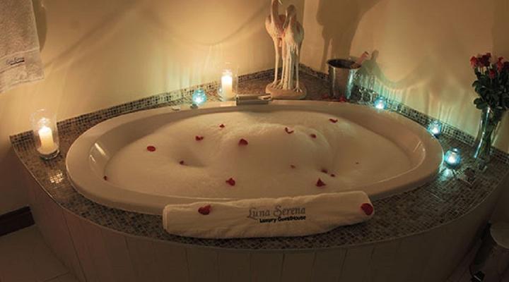 Luna Serena Guest House & Luxury Apartments