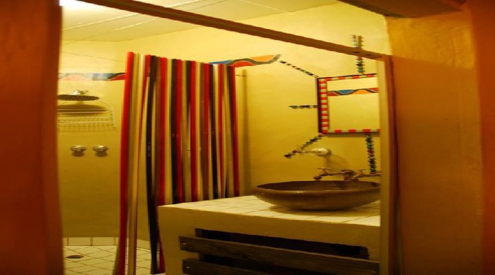 Red Ivory Backpackers