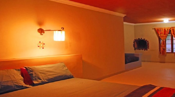 Red Ivory Backpackers