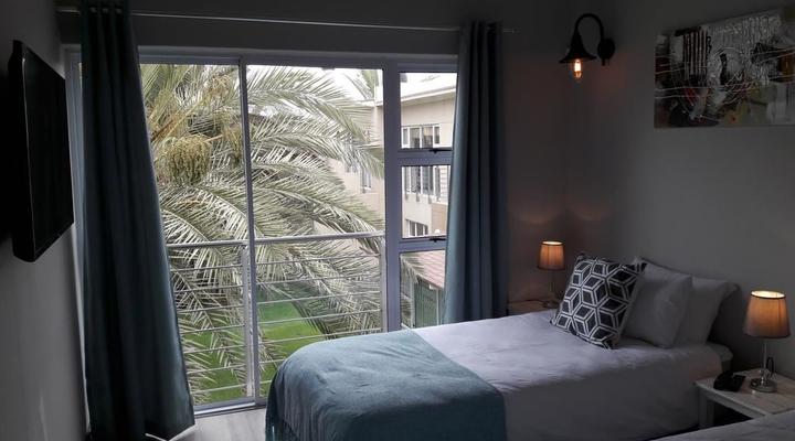 The Waterfront Cottage F12