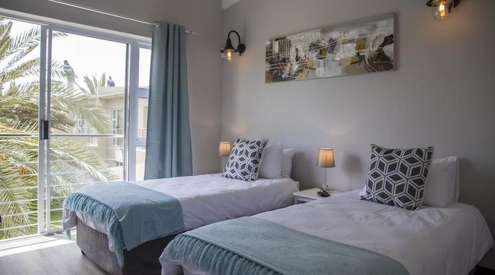 The Waterfront Cottage F12