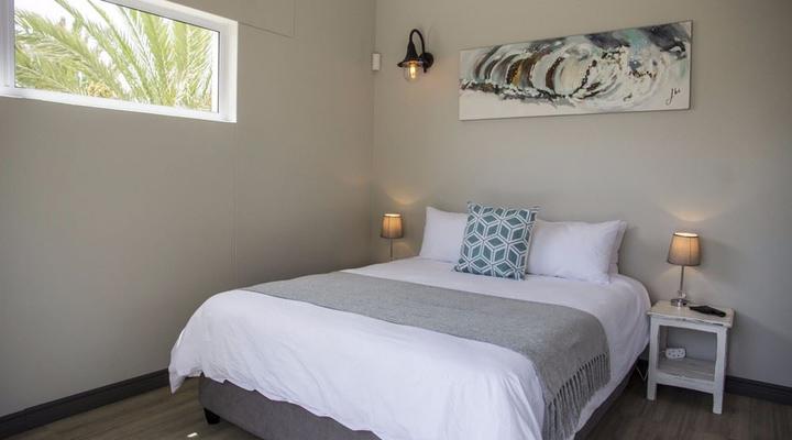 The Waterfront Cottage F12