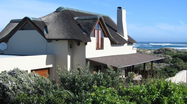 4 Star Beach Retreat - Misty Mornings