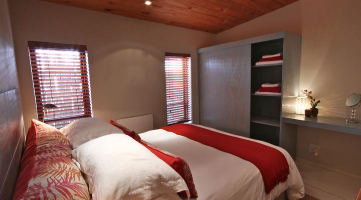 4 Star Beach Retreat - Misty Mornings