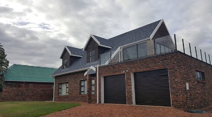 Buxton Close Holiday House