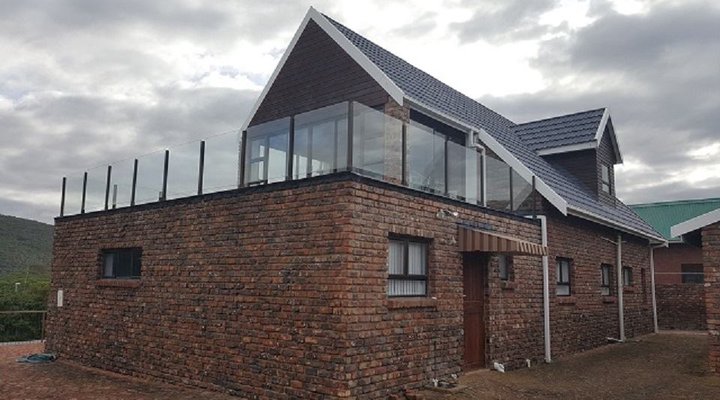 Buxton Close Holiday House