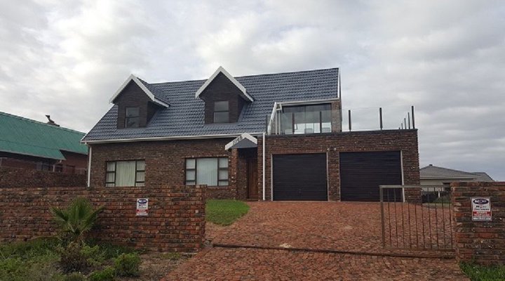 Buxton Close Holiday House