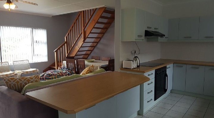 Buxton Close Holiday House