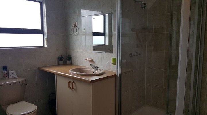 Buxton Close Holiday House