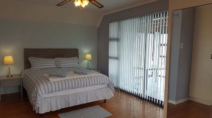 Buxton Close Holiday House