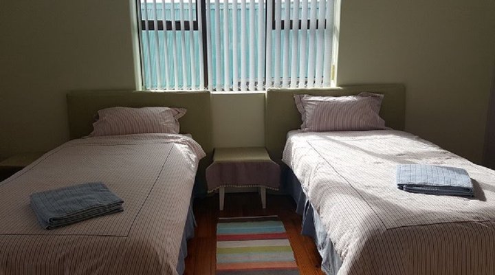 Buxton Close Holiday House
