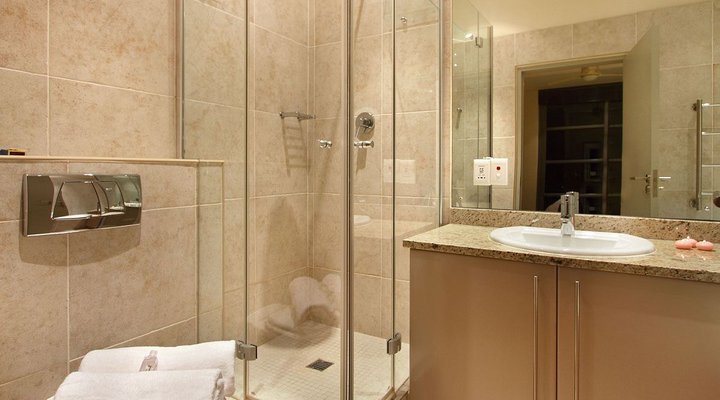 Perfect Position With Stunning Harbour, City Views