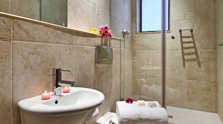 Perfect Position With Stunning Harbour, City Views