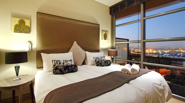 Perfect Position With Stunning Harbour, City Views