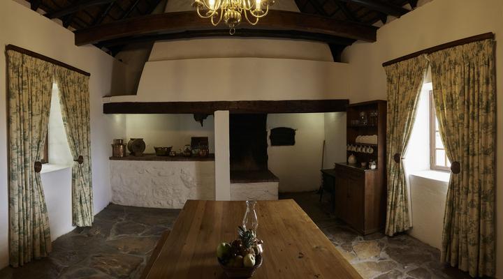 De Hoop Collection - Manor House