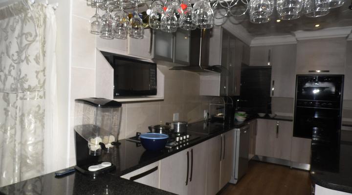 Qhanolla Guest House