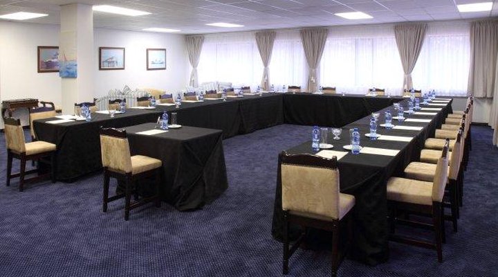 Diaz On Surrey Boutique Hotel