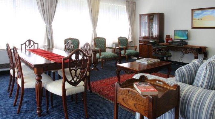 Diaz On Surrey Boutique Hotel