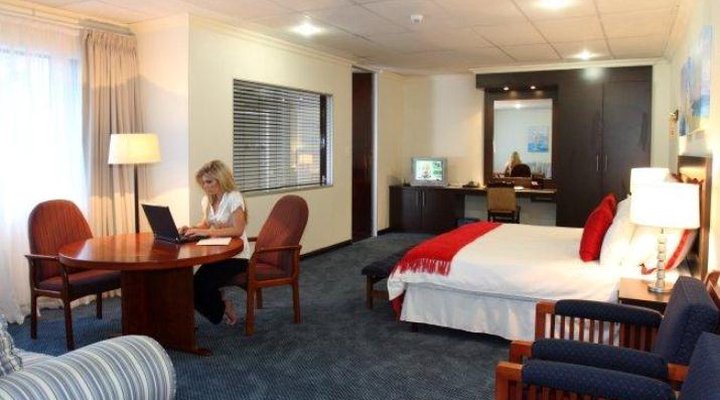 Diaz On Surrey Boutique Hotel