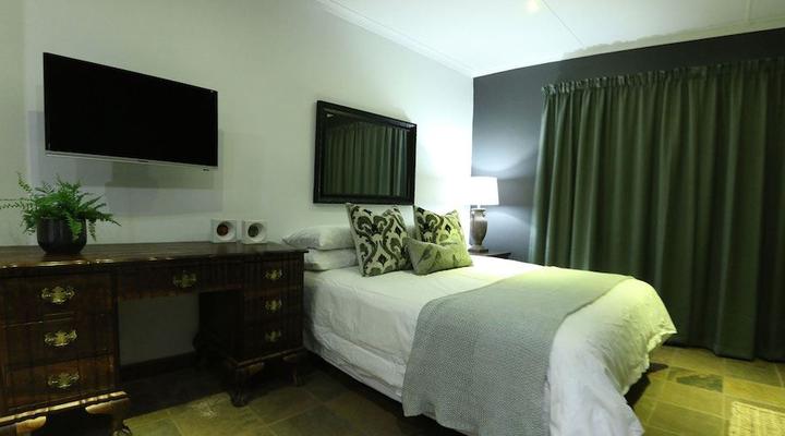 Menlo Park Bachelor Apartments