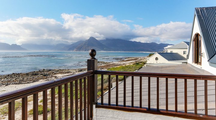 Arum Beach House 