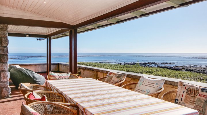 Arum Beach House 