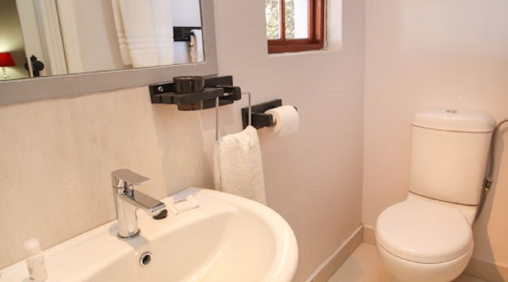 Four Oaks Guest House