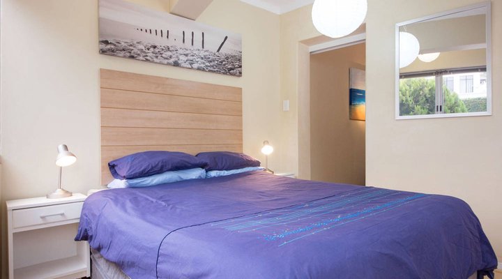 Upmarket Modern 1-Bedroom Flat on Kloofnek