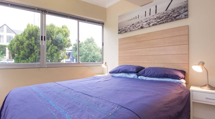 Upmarket Modern 1-Bedroom Flat on Kloofnek