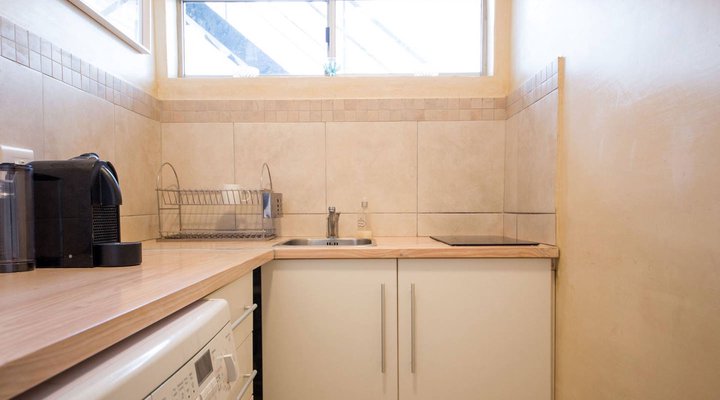 Upmarket Modern 1-Bedroom Flat on Kloofnek