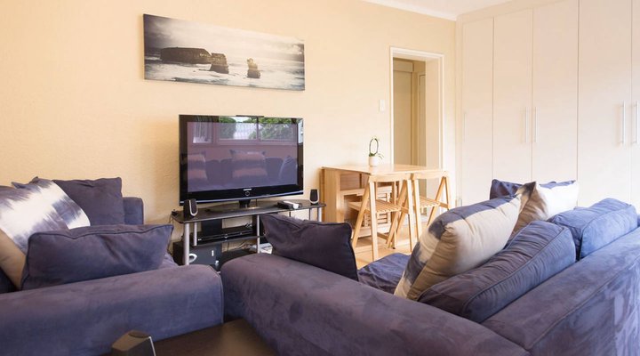 Upmarket Modern 1-Bedroom Flat on Kloofnek