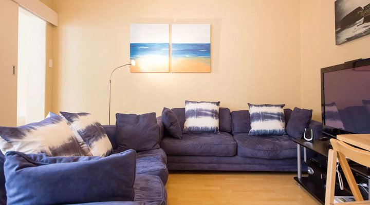 Upmarket Modern 1-Bedroom Flat on Kloofnek