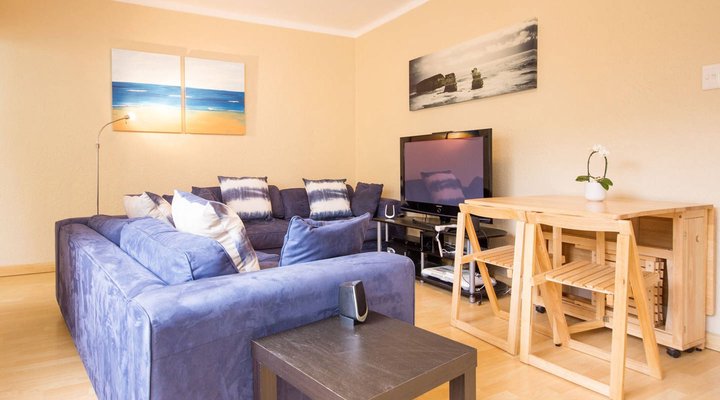 Upmarket Modern 1-Bedroom Flat on Kloofnek
