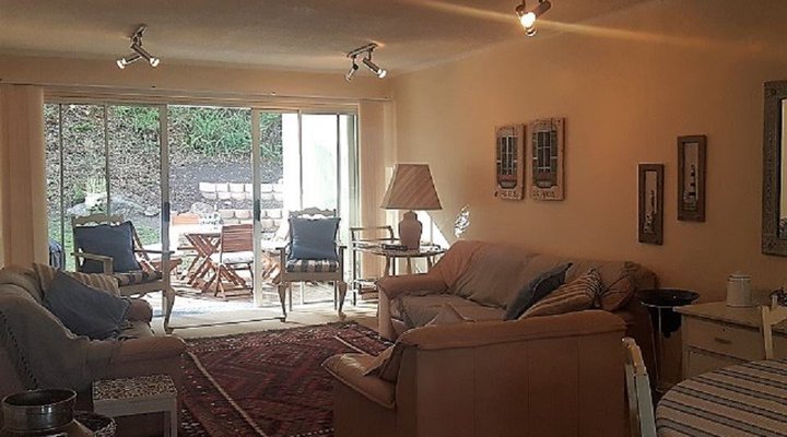 Freesia Avenue Holiday House