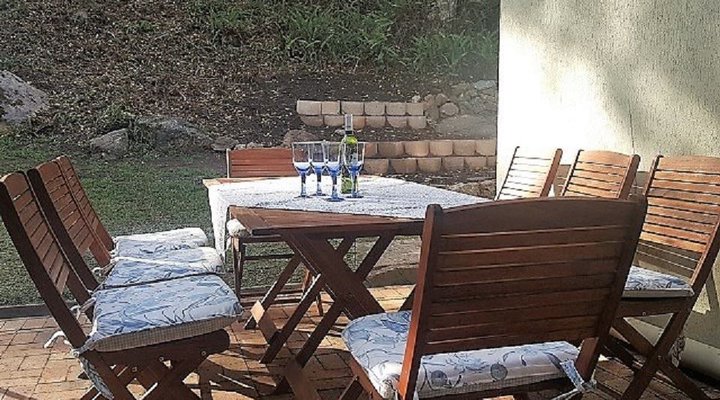 Freesia Avenue Holiday House