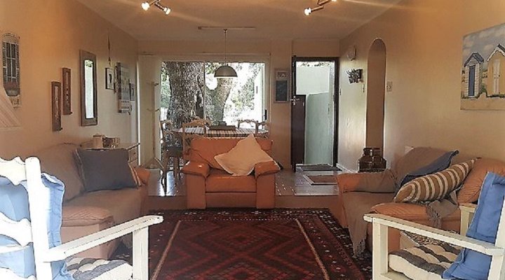 Freesia Avenue Holiday House