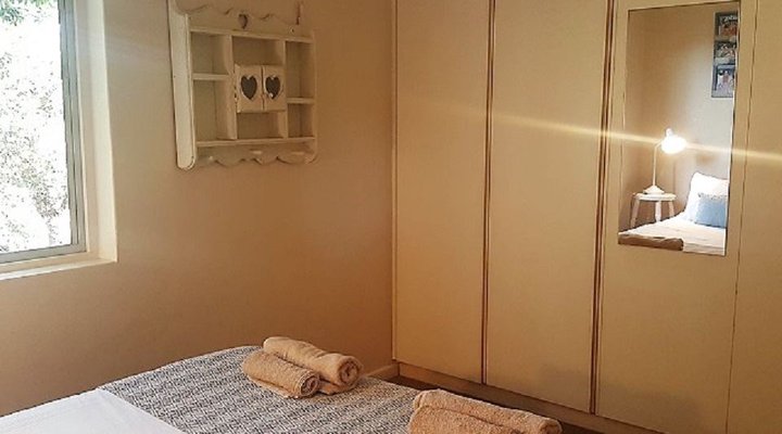 Freesia Avenue Holiday House