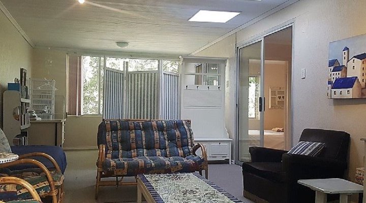 Freesia Avenue Holiday House