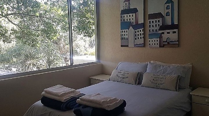 Freesia Avenue Holiday House