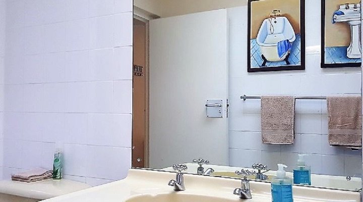 Freesia Avenue Holiday House