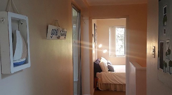 Freesia Avenue Holiday House