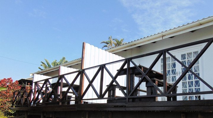 Airport Beach Backpackers