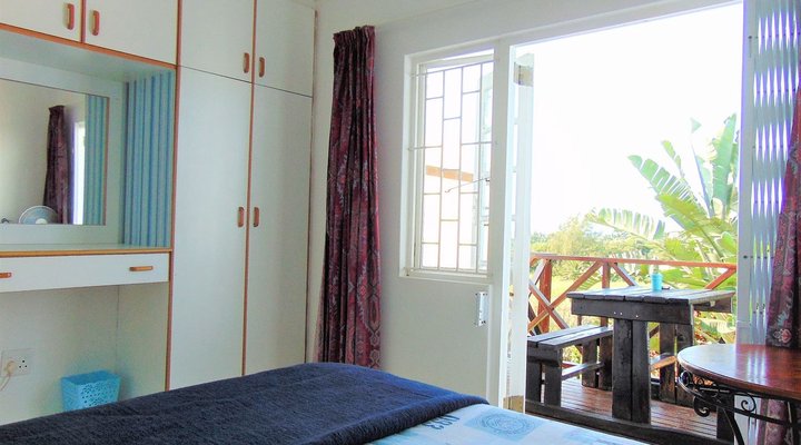 Airport Beach Backpackers