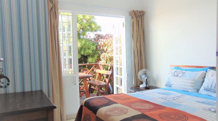 Airport Beach Backpackers